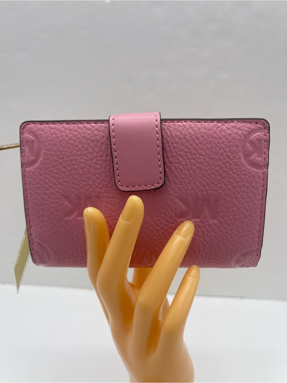 MICHAEL KORS Jet Set Travel Medium MK Logo Debossed Bifold Wallet
Carnation
NWT - Picture 15 of 16